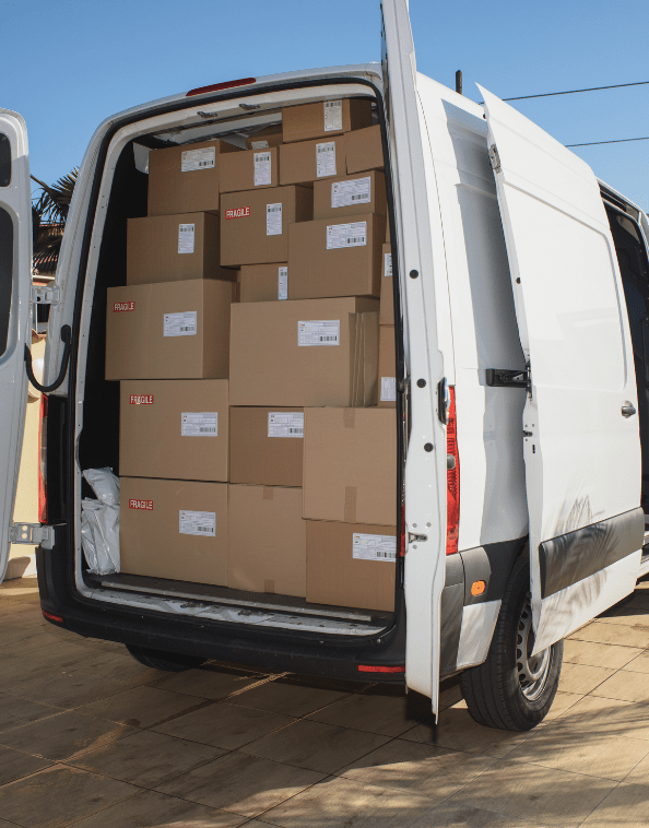 Fachgerecht beladener Transporter für Kurierfahrten in Gießen – Sicherer Transport von Paketen und Sperrgut.