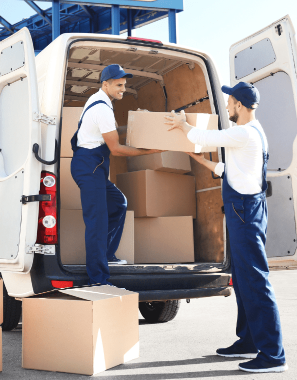 Primevia Transport Umzugsservice – Professionelle Helfer beladen einen Transporter mit Umzugskartons.