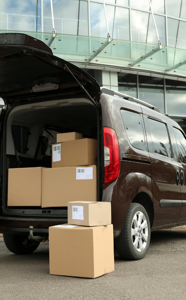 Primevia Transport Firmentour – Fachgerechte Beladung eines Lieferwagens für regelmäßige Touren und B2B-Logistik.